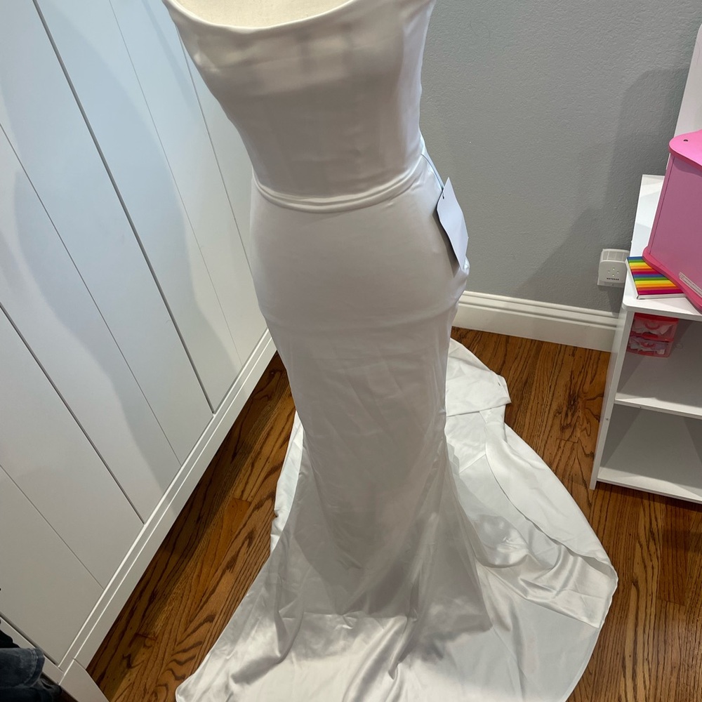 Elegant White Strapless Gown